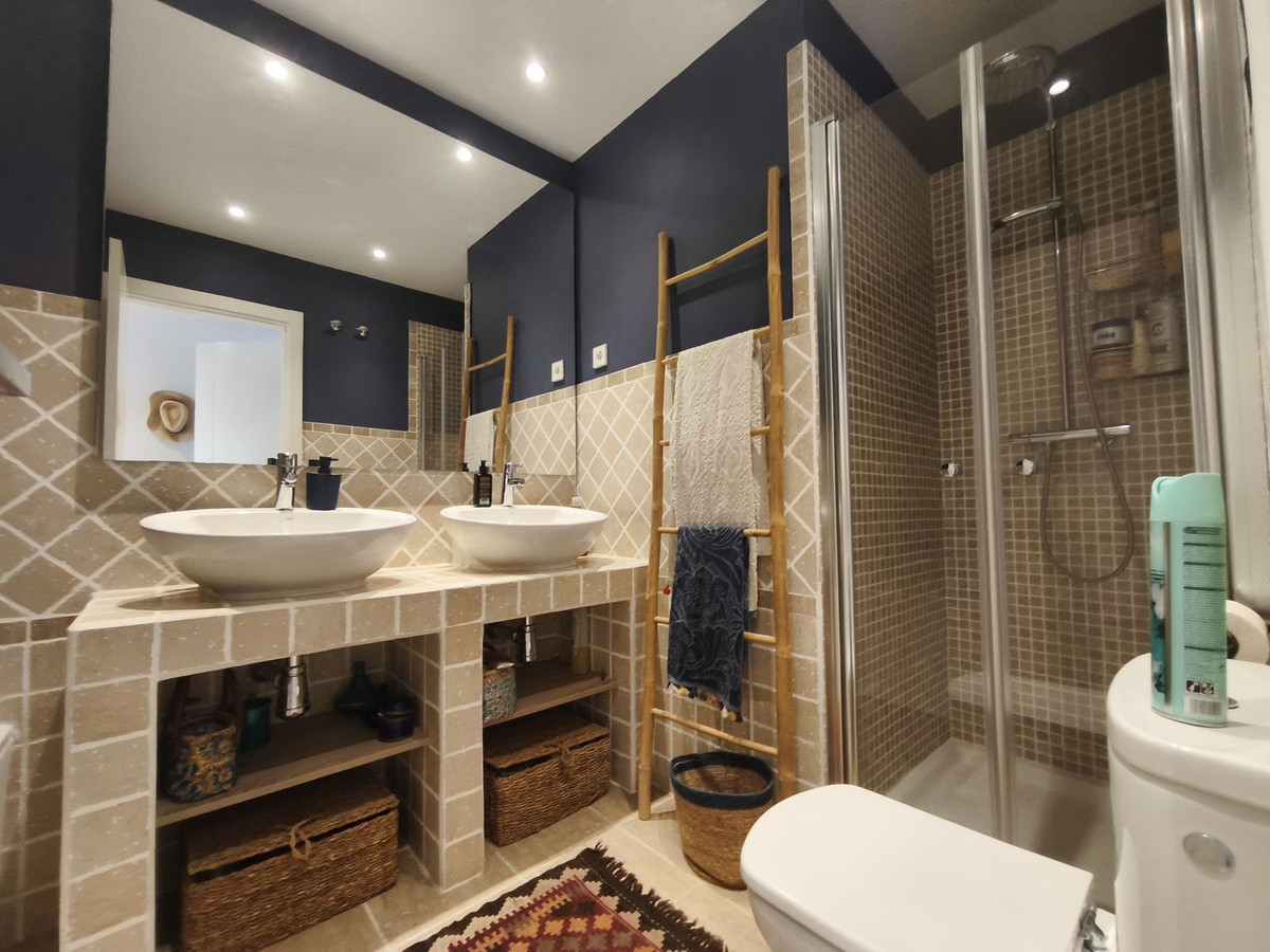 Te koop Middle Floor Apartment Costa Del Sol Estepona € 360.000,-