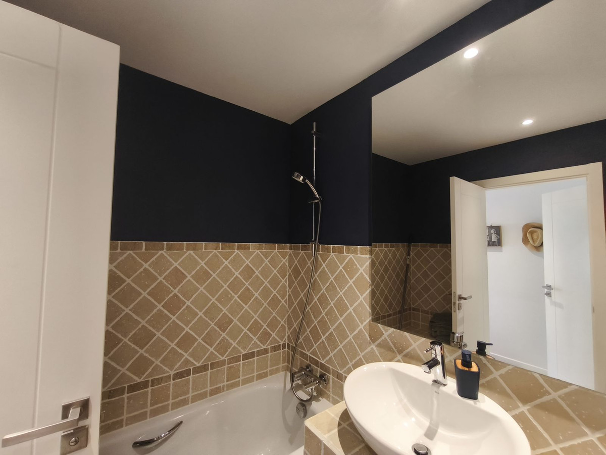 Te koop Middle Floor Apartment Costa Del Sol Estepona € 360.000,-