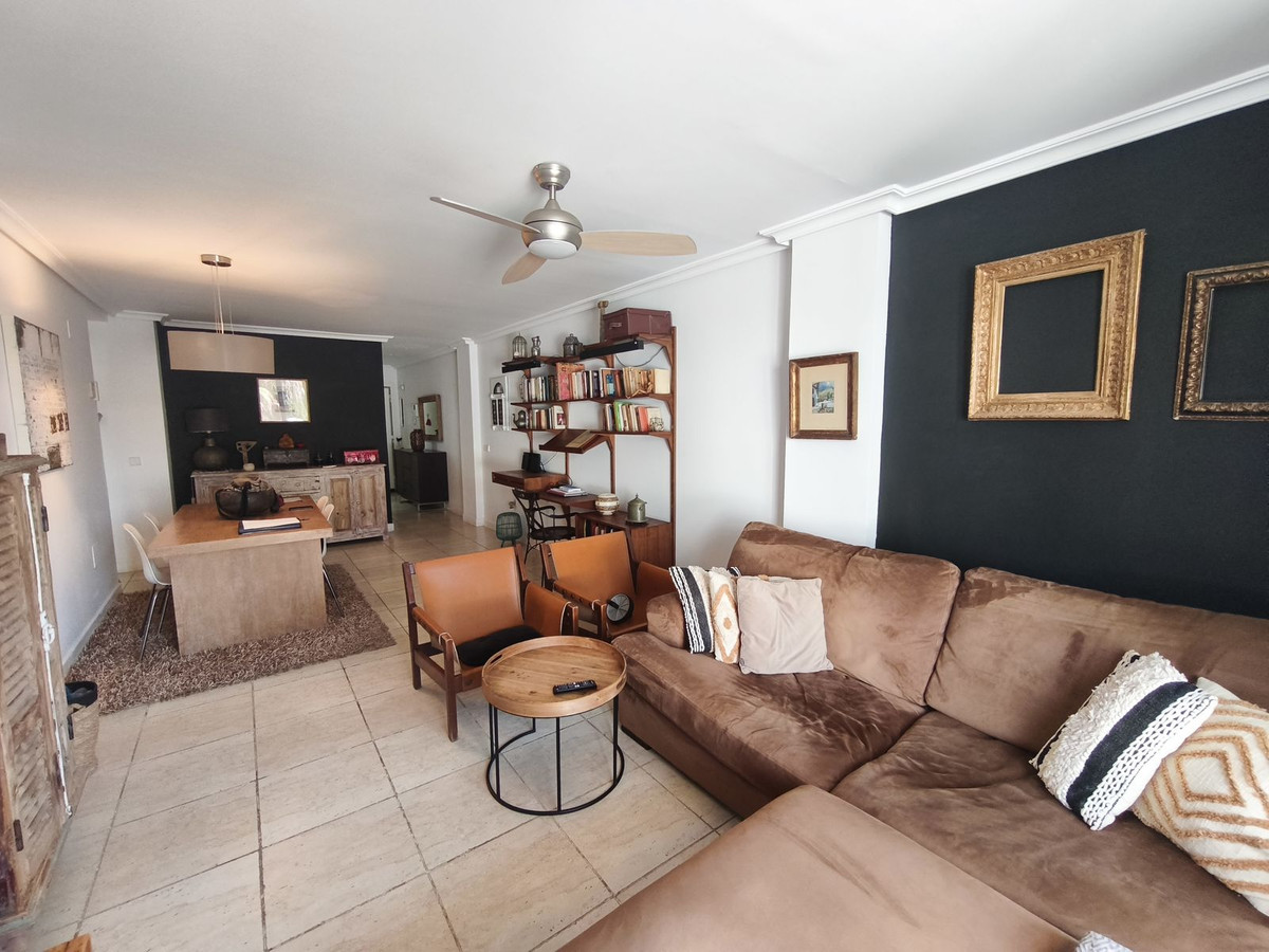 Te koop Middle Floor Apartment Costa Del Sol Estepona € 360.000,-