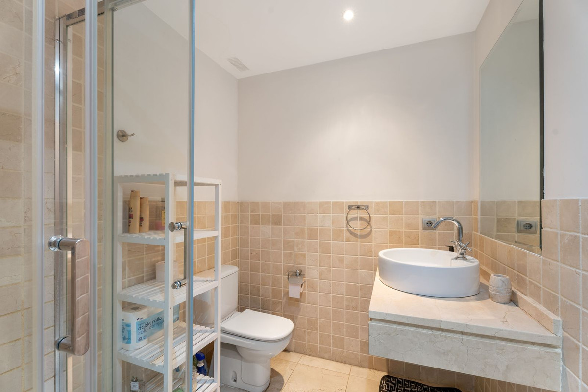 Te koop Middle Floor Apartment Costa Del Sol Estepona € 390.000,-