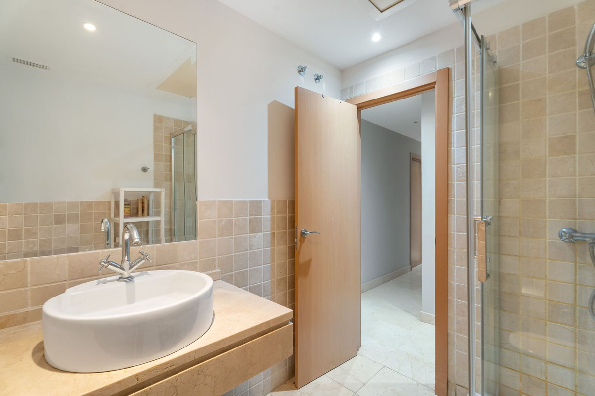 Te koop Middle Floor Apartment Costa Del Sol Estepona € 390.000,-