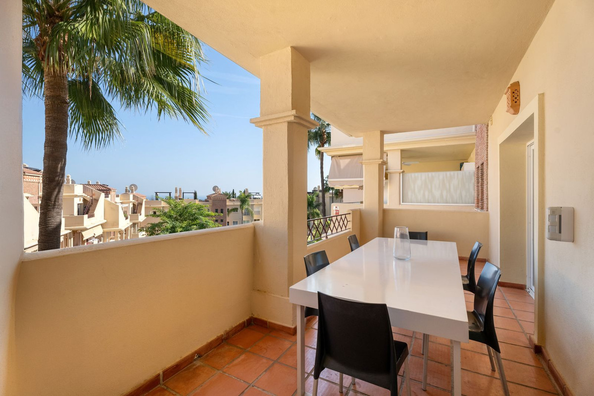Te koop Middle Floor Apartment Costa Del Sol Estepona € 390.000,-