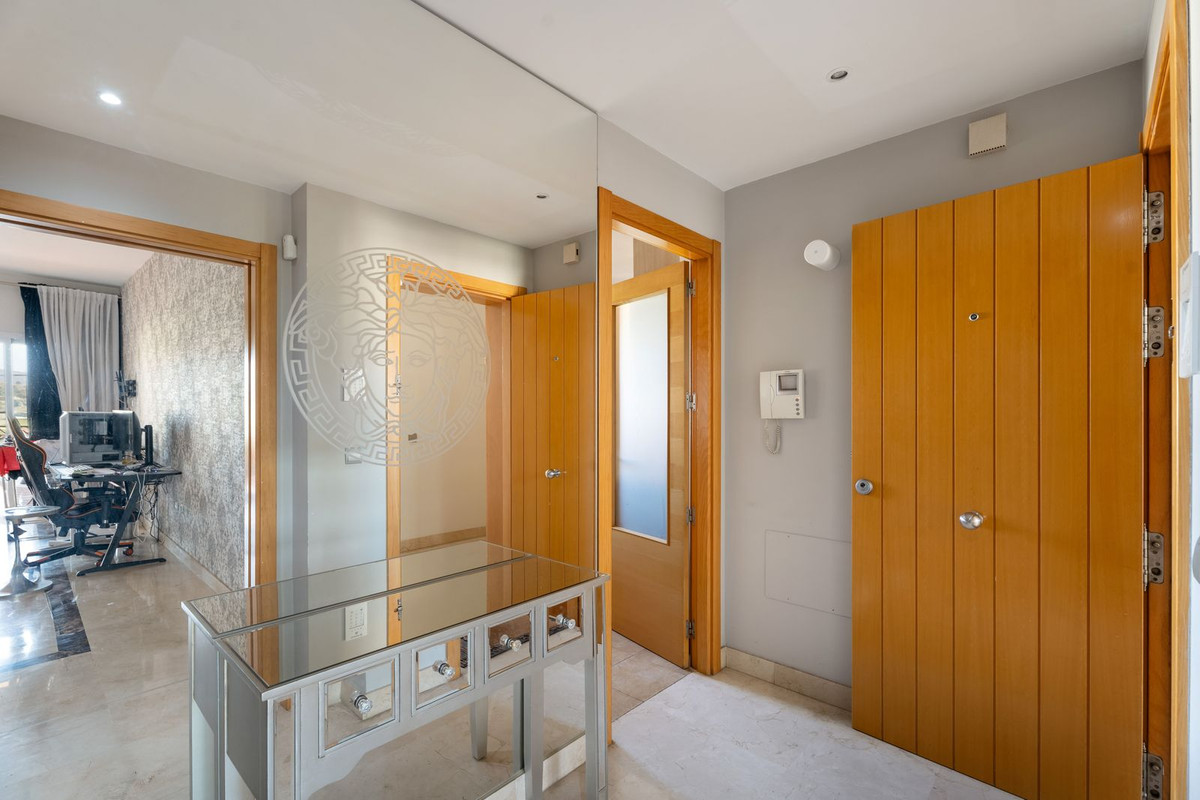 Te koop Middle Floor Apartment Costa Del Sol Estepona € 390.000,-