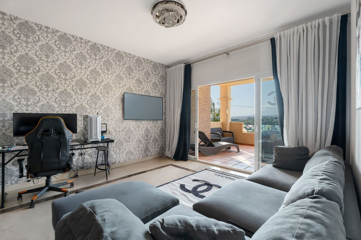 Te koop Middle Floor Apartment Costa Del Sol Estepona € 390.000,-