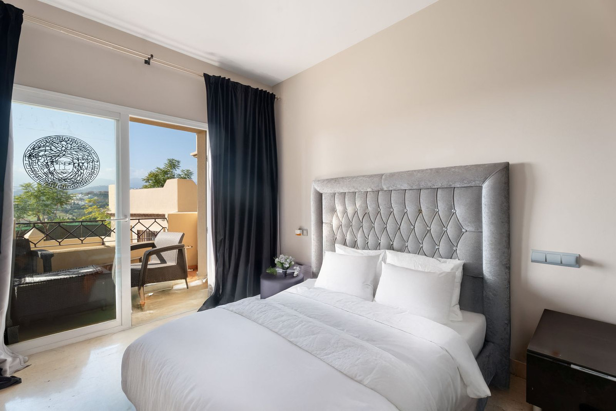 Te koop Middle Floor Apartment Costa Del Sol Estepona € 390.000,-