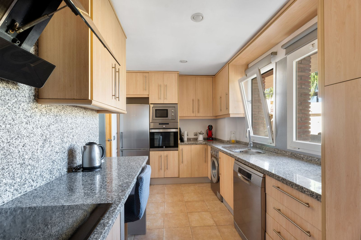 Te koop Middle Floor Apartment Costa Del Sol Estepona € 390.000,-