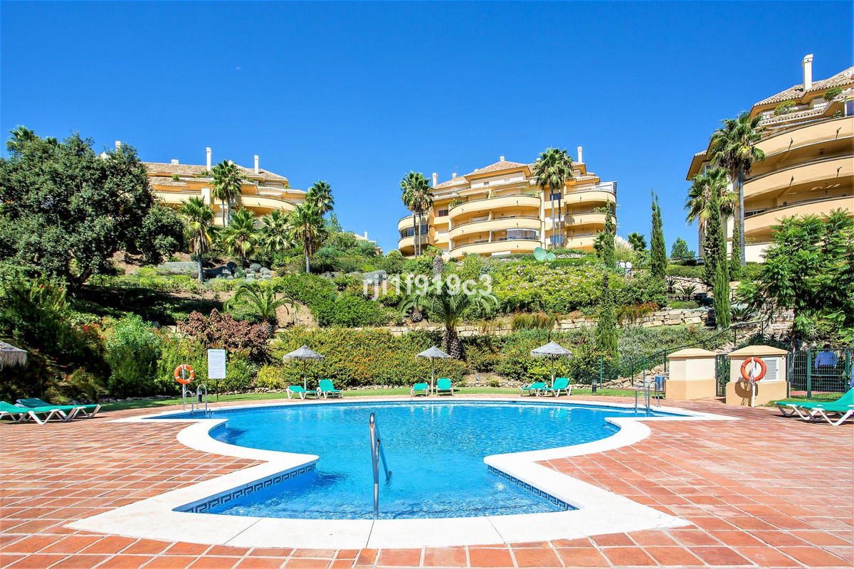 Te koop Middle Floor Apartment Costa Del Sol Elviria € 479.000,-