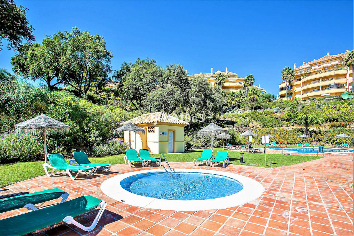 Te koop Middle Floor Apartment Costa Del Sol Elviria € 479.000,-