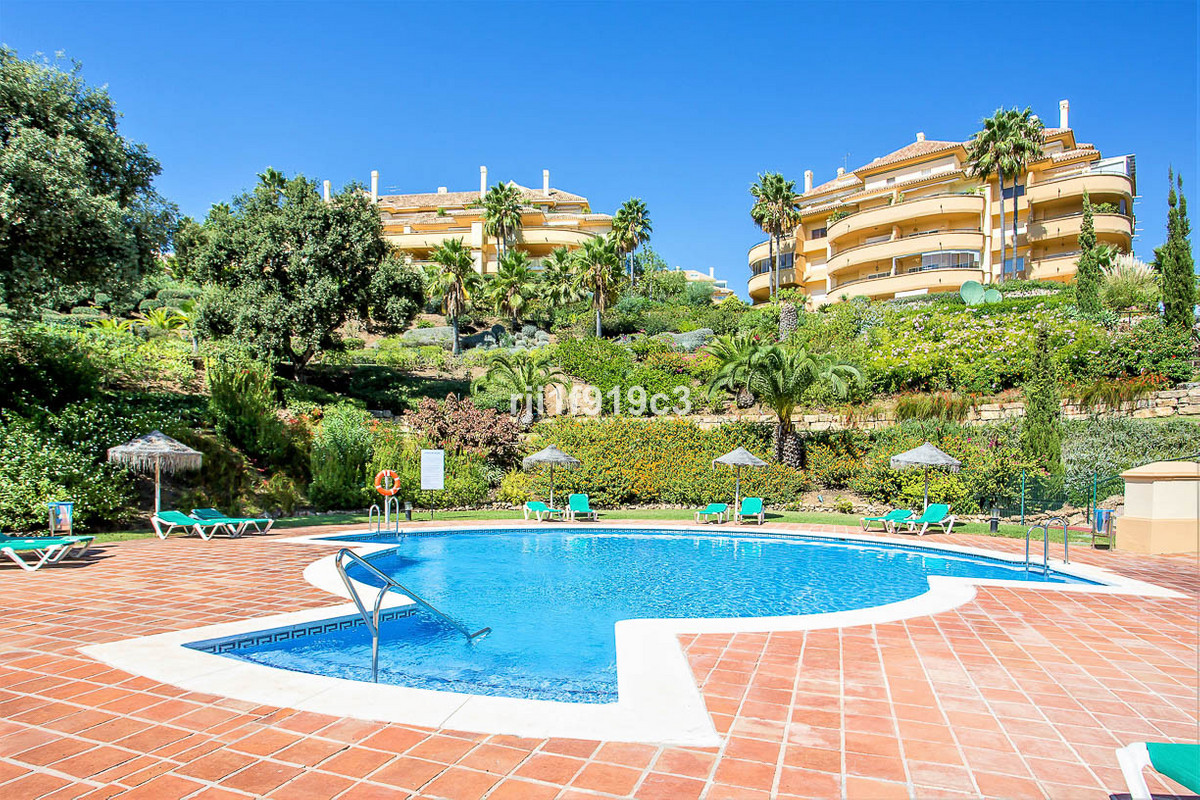 Te koop Middle Floor Apartment Costa Del Sol Elviria € 479.000,-