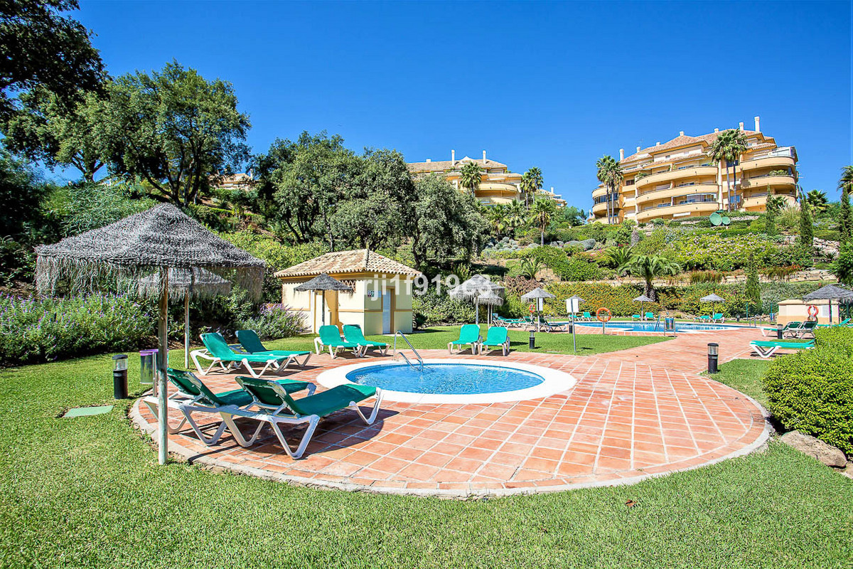 Te koop Middle Floor Apartment Costa Del Sol Elviria € 479.000,-