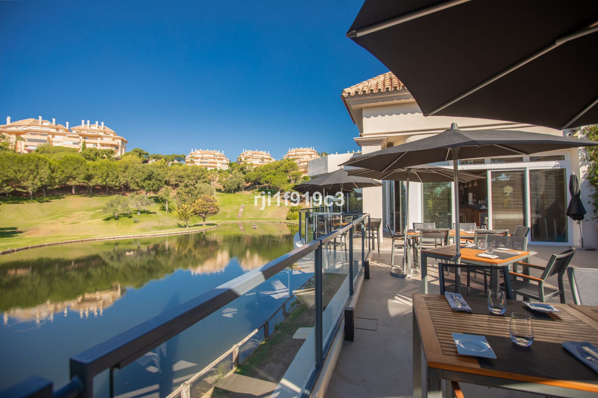 Te koop Middle Floor Apartment Costa Del Sol Elviria € 479.000,-