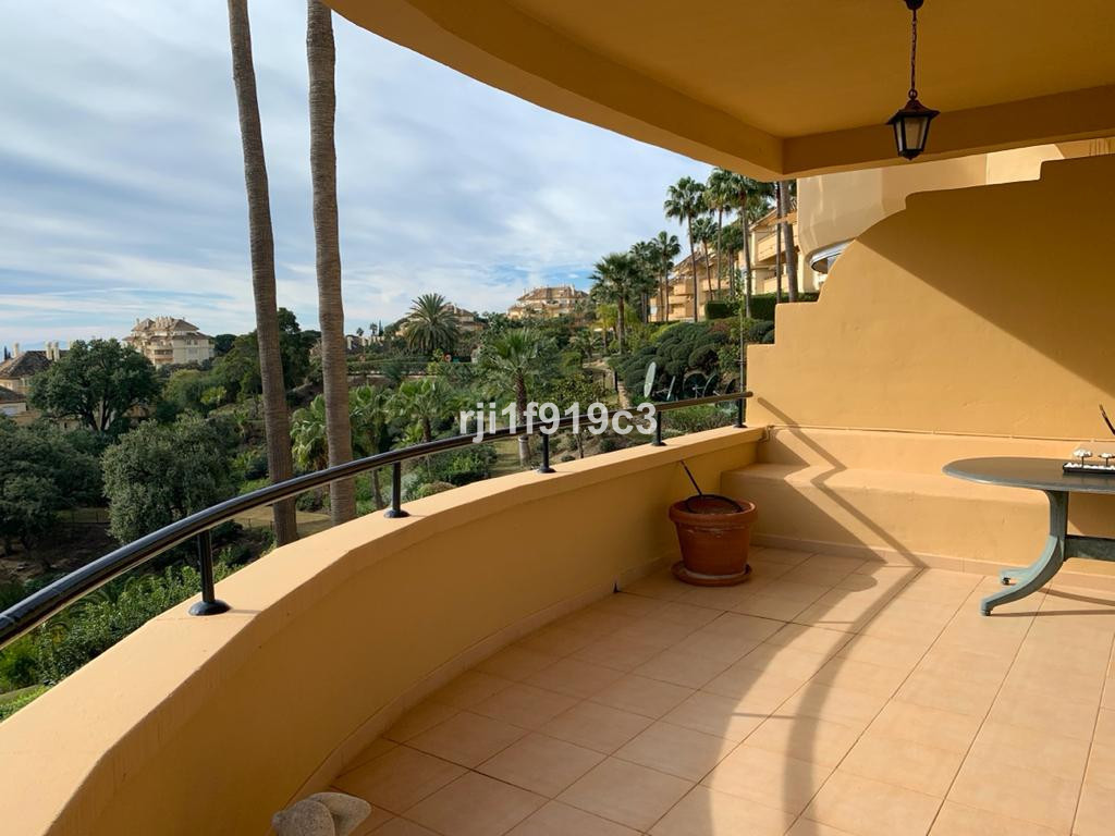 Te koop Middle Floor Apartment Costa Del Sol Elviria € 479.000,-