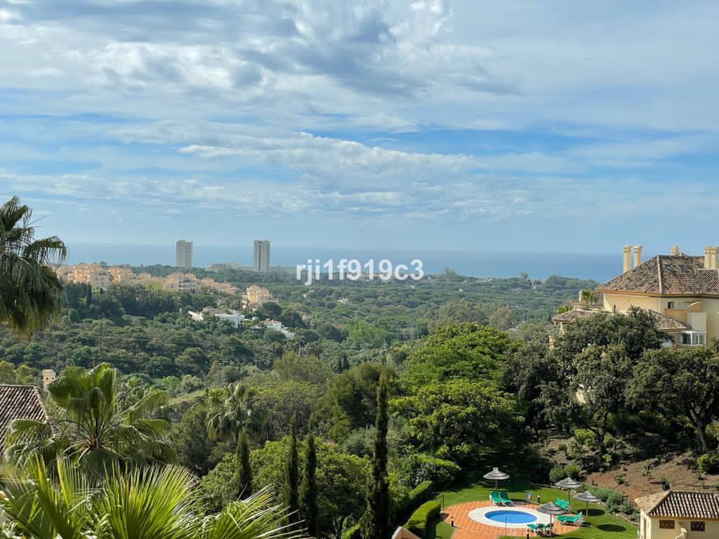 Te koop Middle Floor Apartment Costa Del Sol Elviria € 479.000,-