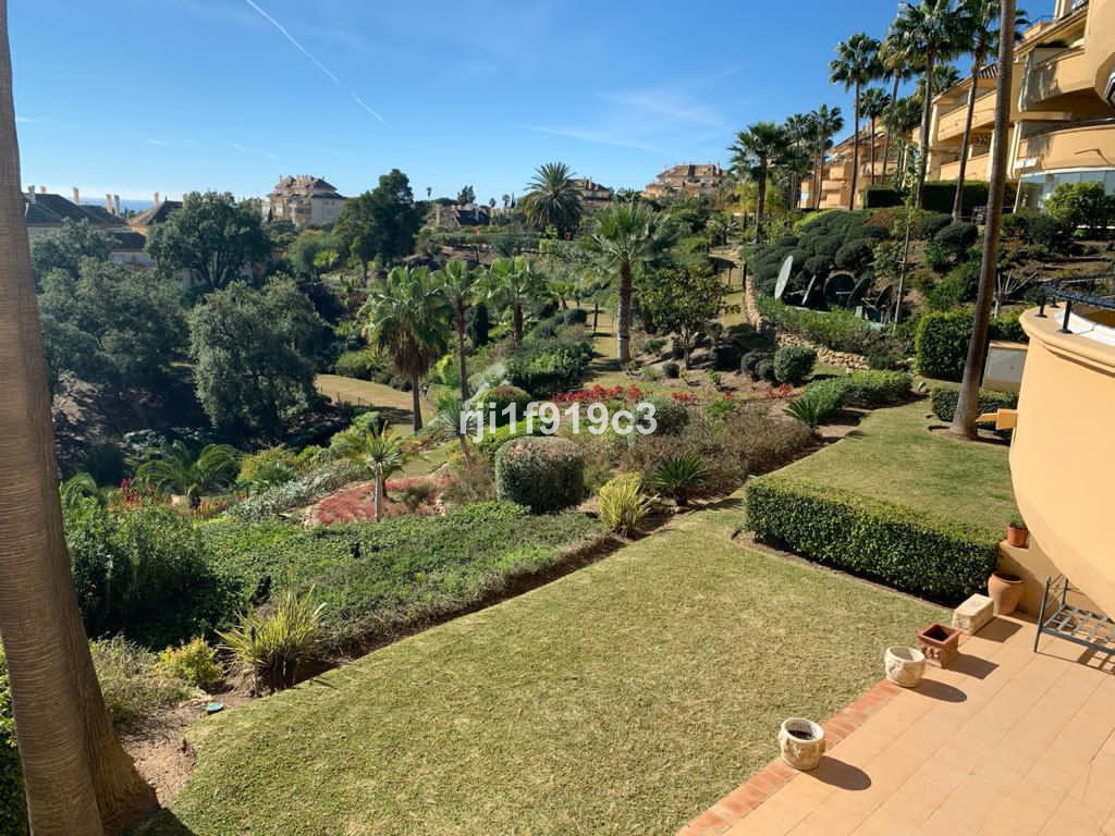 Te koop Middle Floor Apartment Costa Del Sol Elviria € 479.000,-