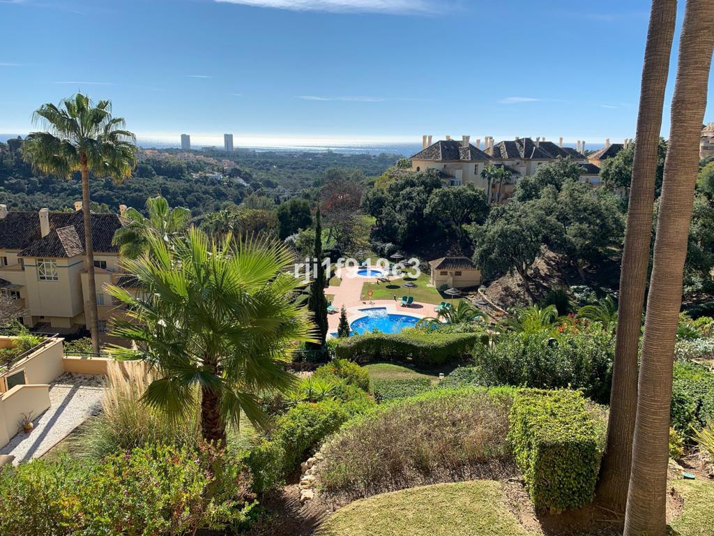 Te koop Middle Floor Apartment Costa Del Sol Elviria € 479.000,-