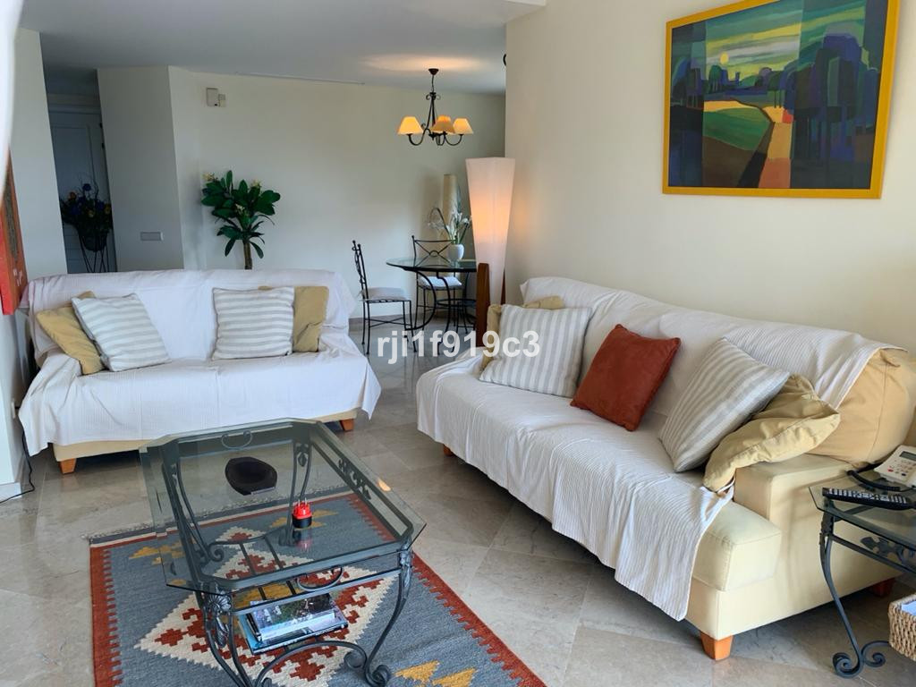 Te koop Middle Floor Apartment Costa Del Sol Elviria € 479.000,-