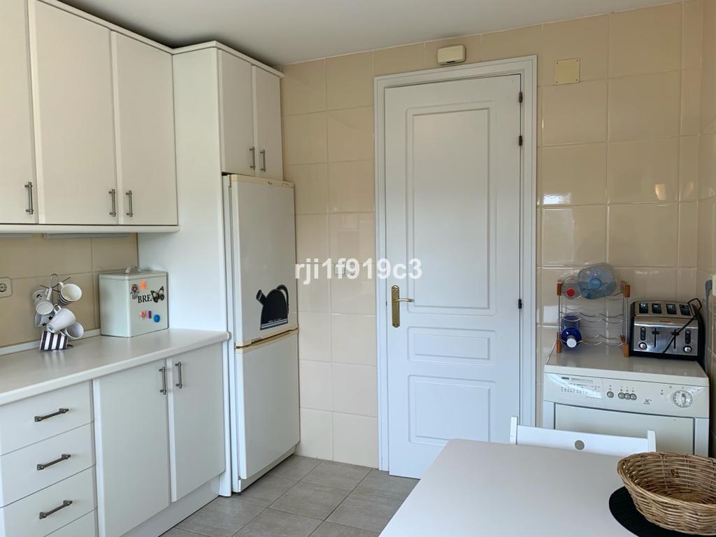 Te koop Middle Floor Apartment Costa Del Sol Elviria € 479.000,-