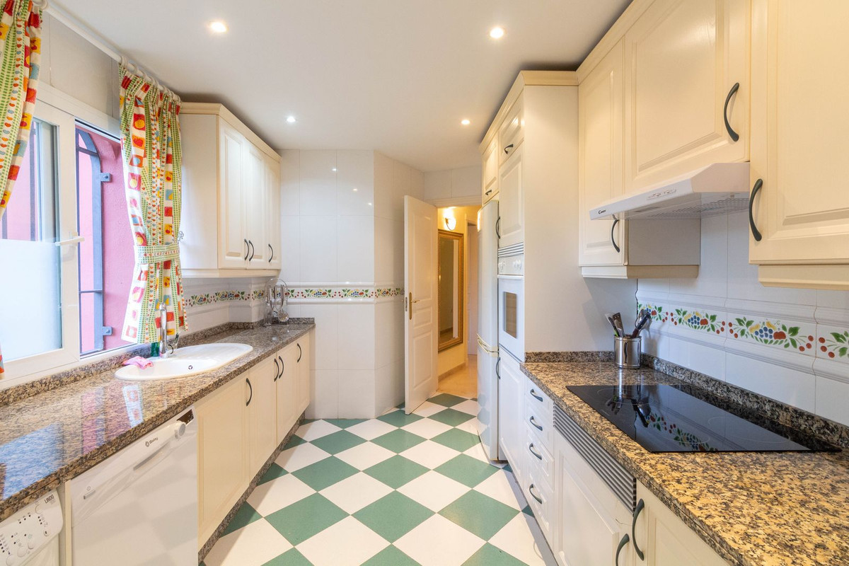 Te koop Gelijkvloers appartement Costa Del Sol Elviria € 725.000,-