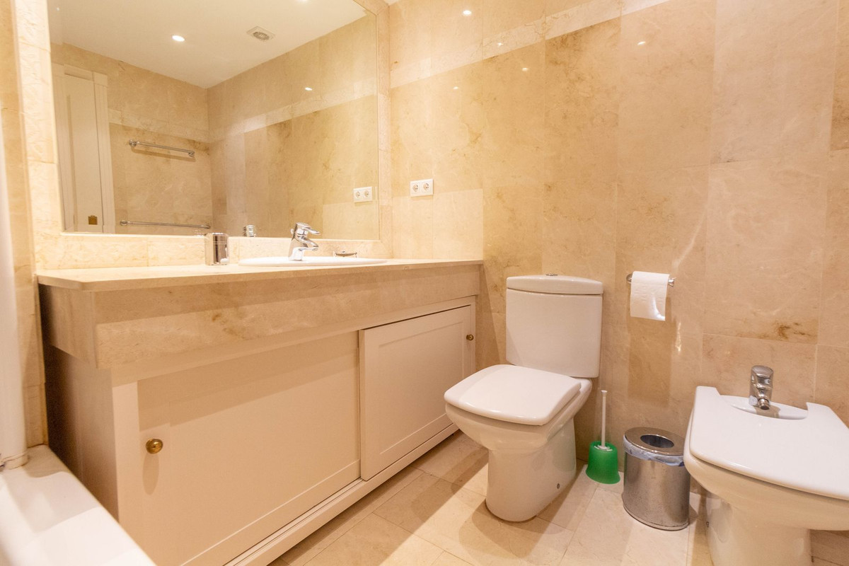 Te koop Gelijkvloers appartement Costa Del Sol Elviria € 725.000,-