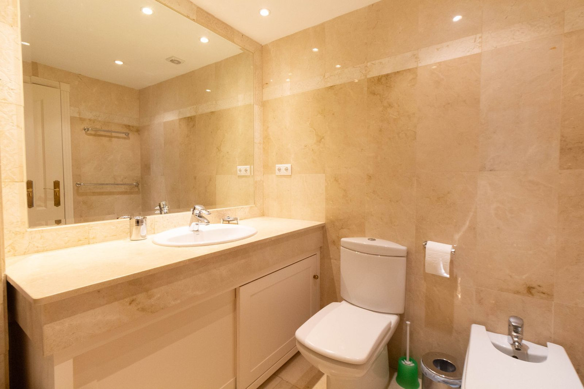 Te koop Gelijkvloers appartement Costa Del Sol Elviria € 725.000,-