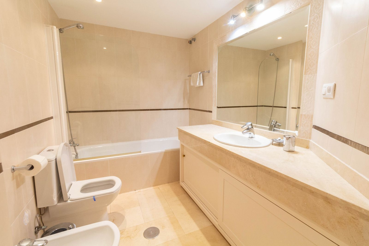 Te koop Gelijkvloers appartement Costa Del Sol Elviria € 725.000,-