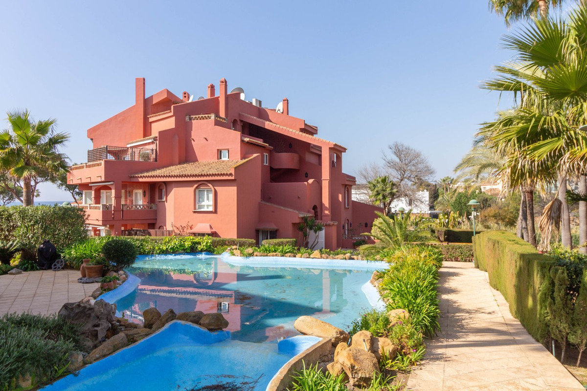 Te koop Gelijkvloers appartement Costa Del Sol Elviria € 725.000,-