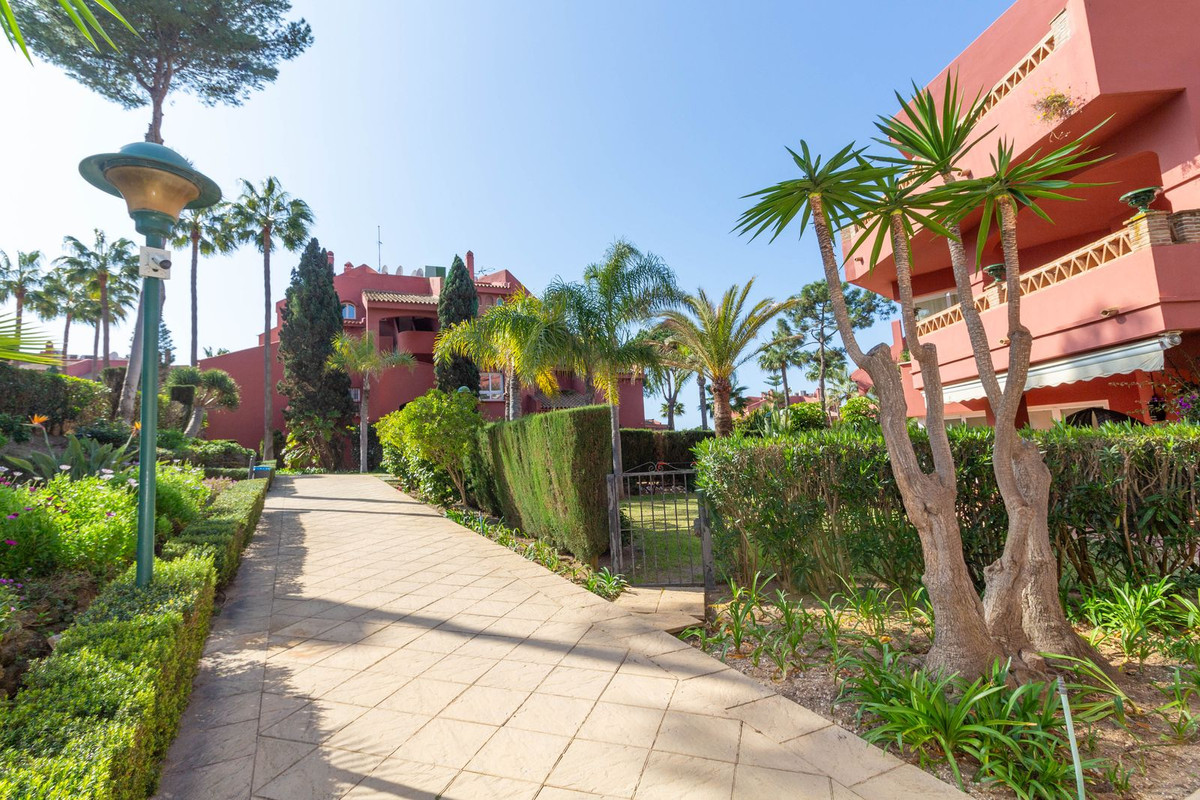 Te koop Gelijkvloers appartement Costa Del Sol Elviria € 725.000,-