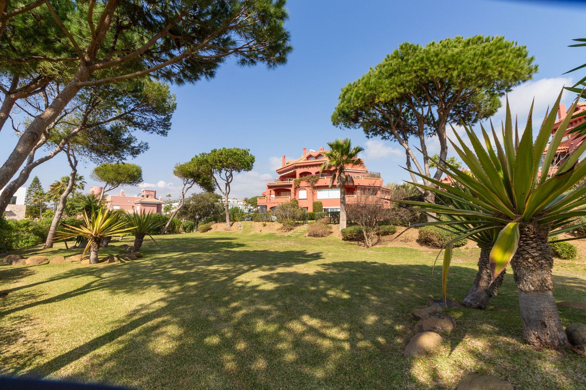 Te koop Gelijkvloers appartement Costa Del Sol Elviria € 725.000,-