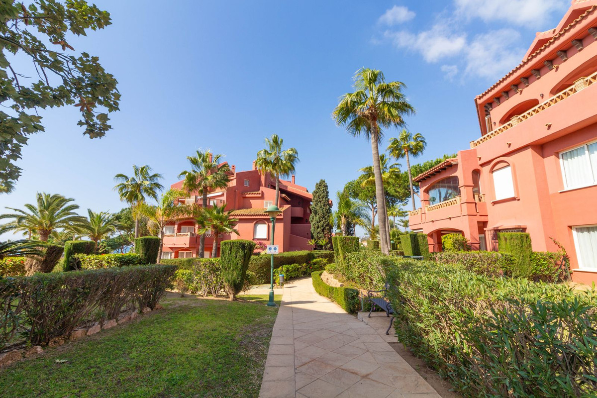 Te koop Gelijkvloers appartement Costa Del Sol Elviria € 725.000,-