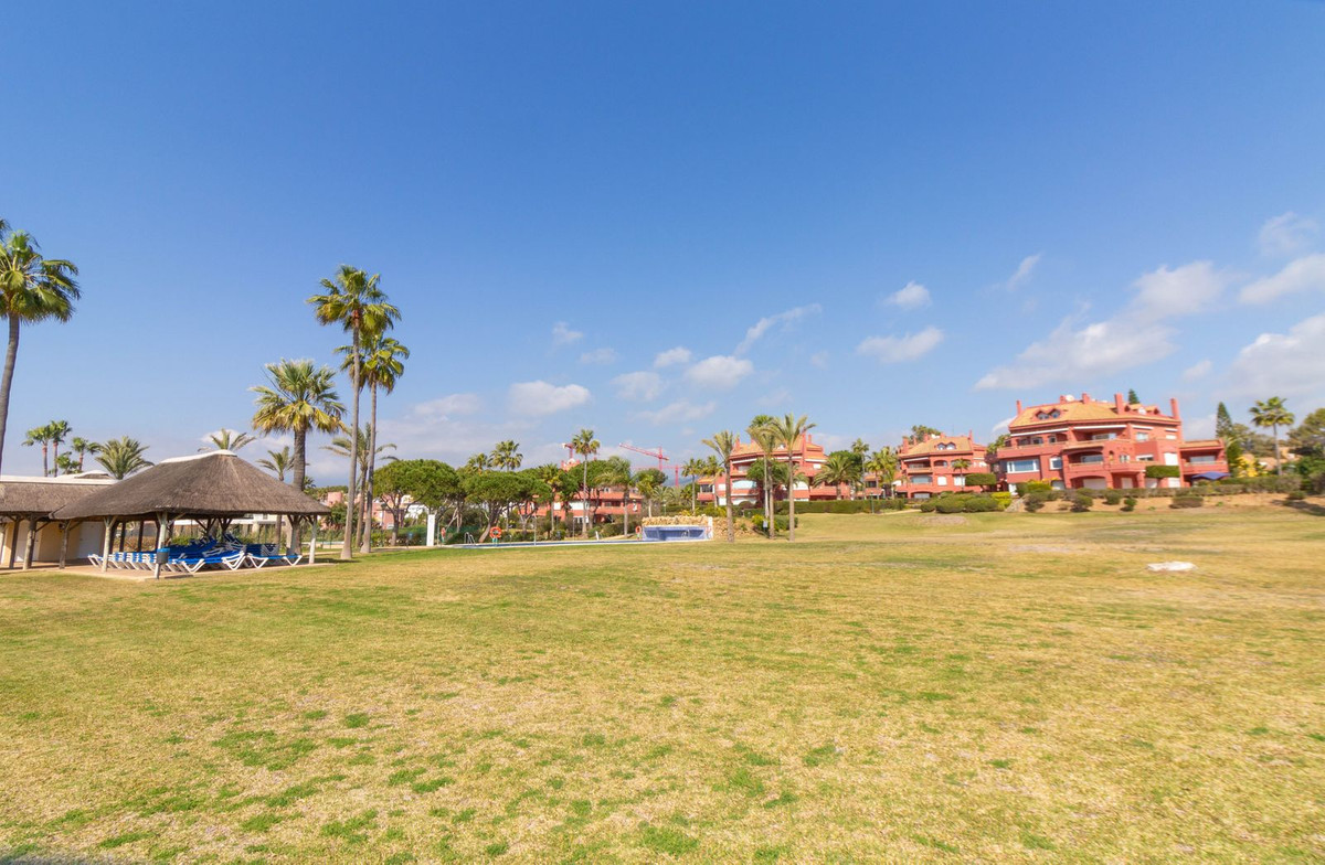 Te koop Gelijkvloers appartement Costa Del Sol Elviria € 725.000,-