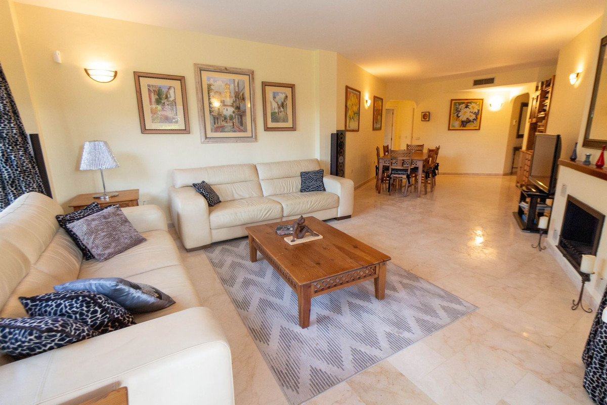 Te koop Gelijkvloers appartement Costa Del Sol Elviria € 725.000,-