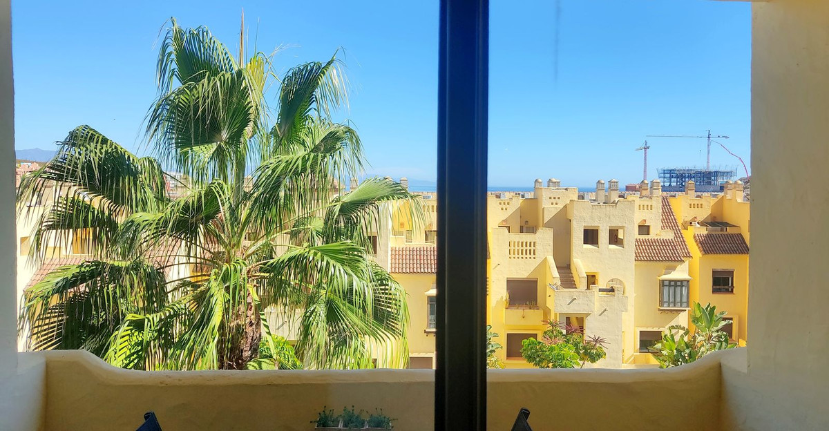 Te koop Middle Floor Apartment Costa Del Sol La Duquesa € 260.000,-