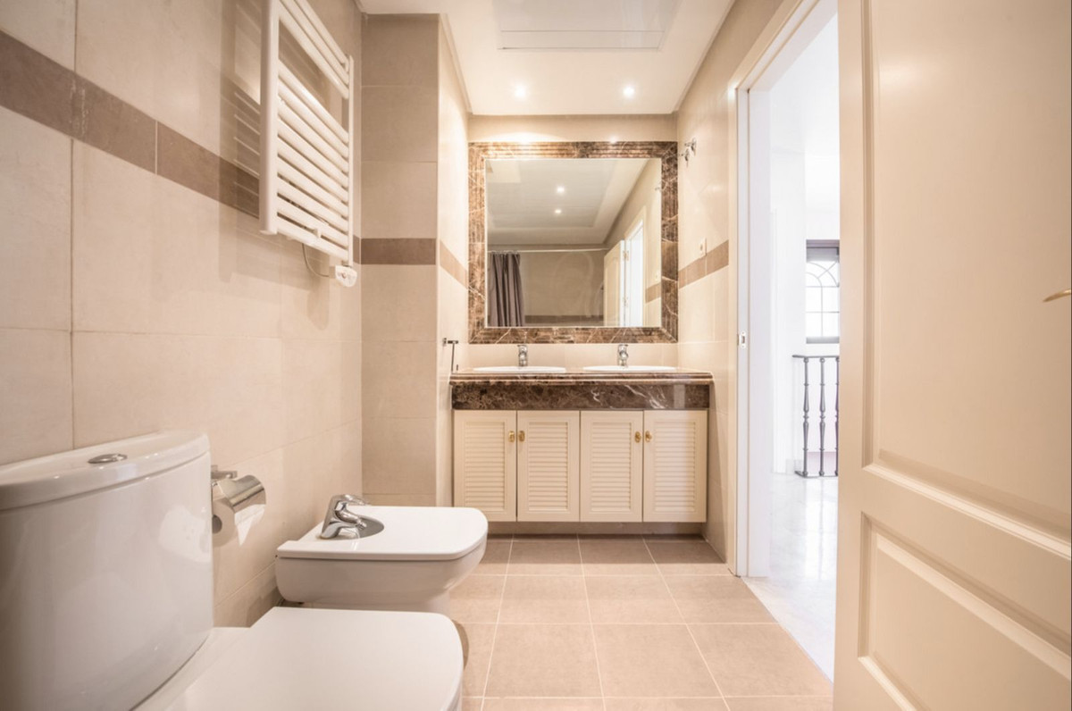 Te koop Herenhuis Costa Del Sol Estepona € 495.000,-