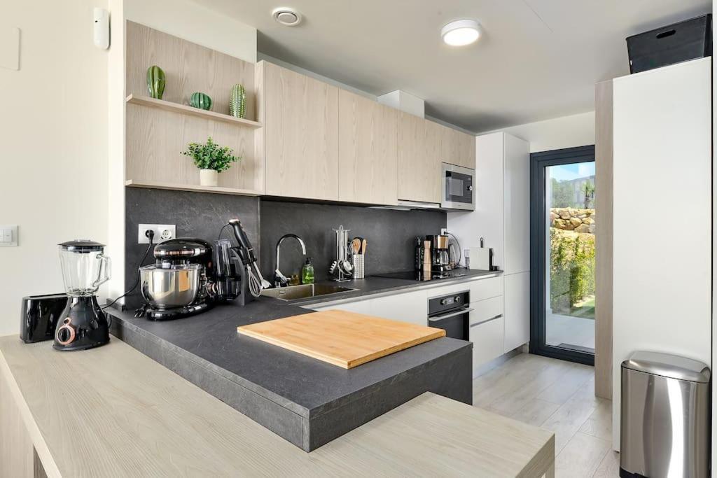 Te koop Herenhuis Costa Del Sol Manilva € 619.000,-