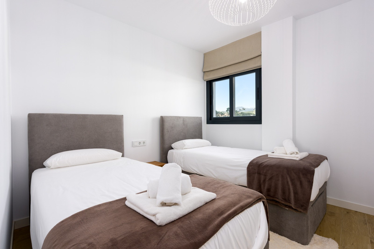 Te koop Middle Floor Apartment Costa Del Sol Estepona € 460.000,-