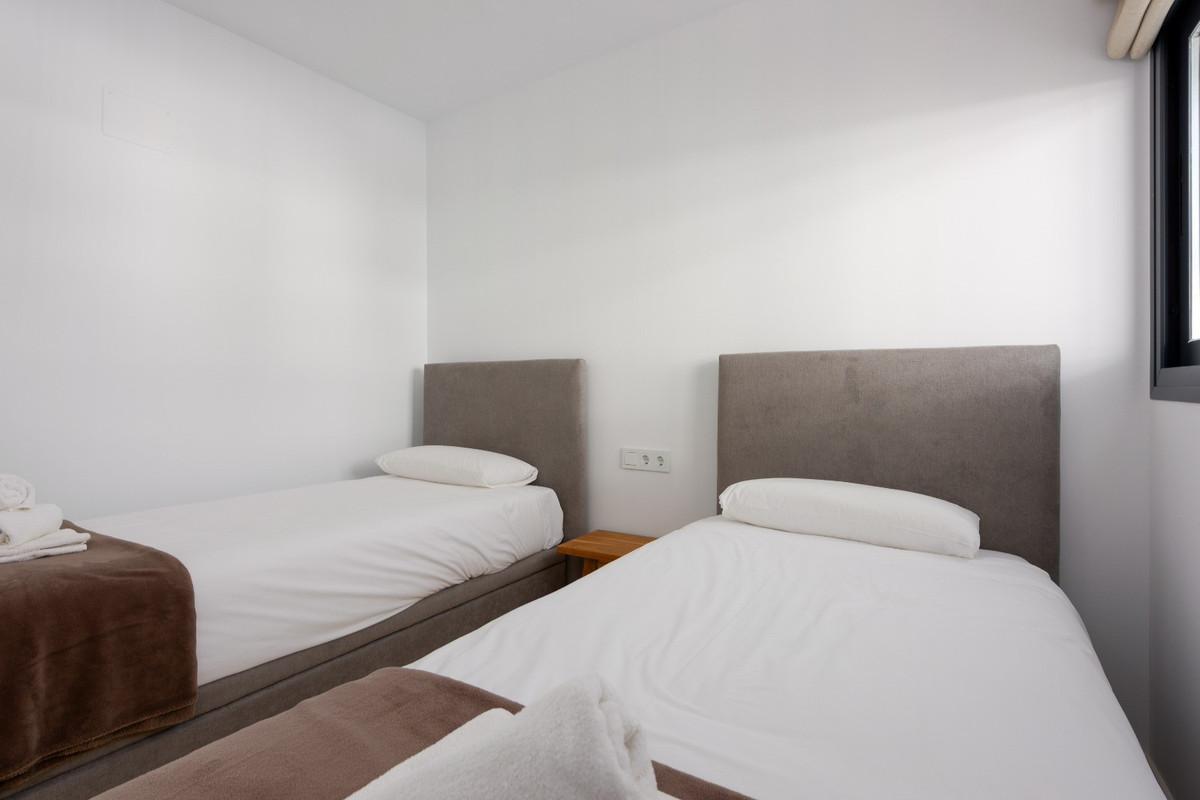 Te koop Middle Floor Apartment Costa Del Sol Estepona € 460.000,-