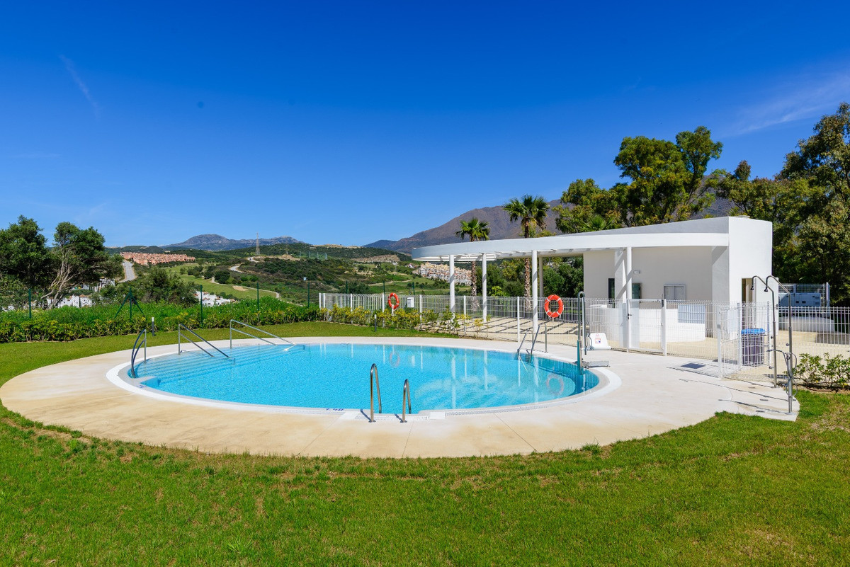 Te koop Middle Floor Apartment Costa Del Sol Estepona € 460.000,-