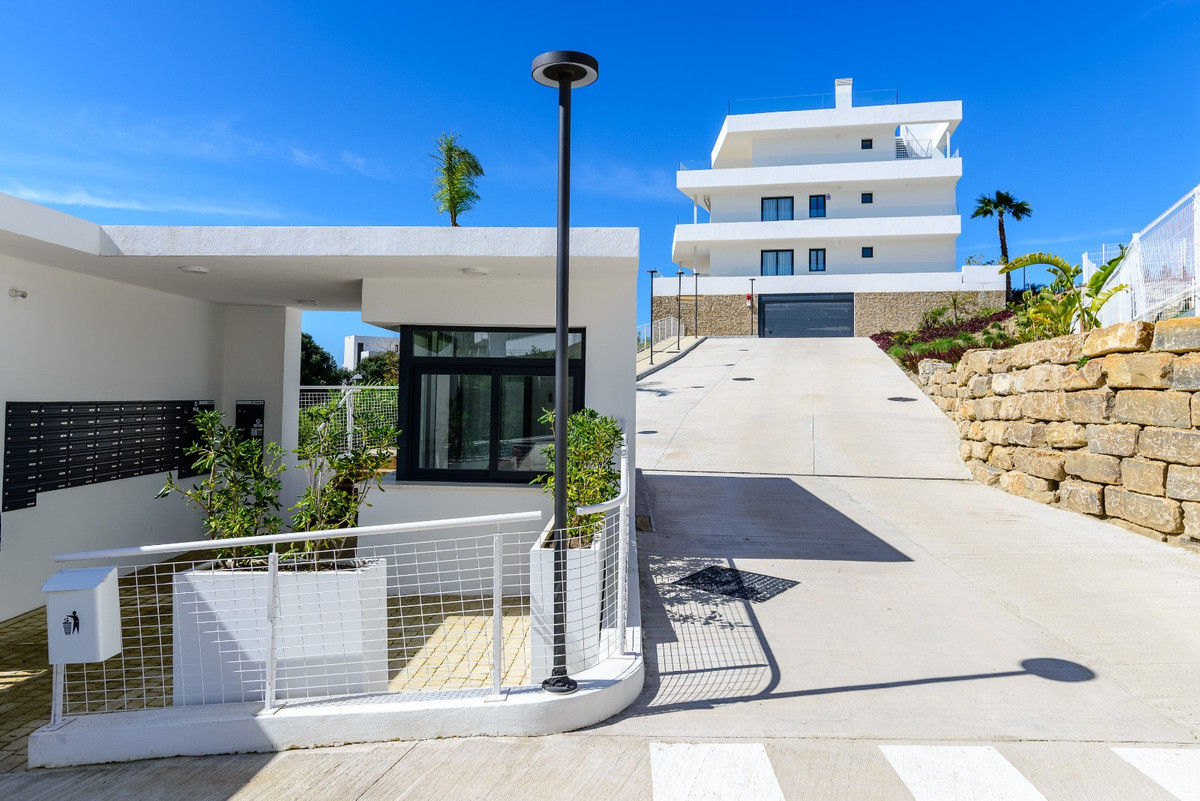 Te koop Middle Floor Apartment Costa Del Sol Estepona € 460.000,-