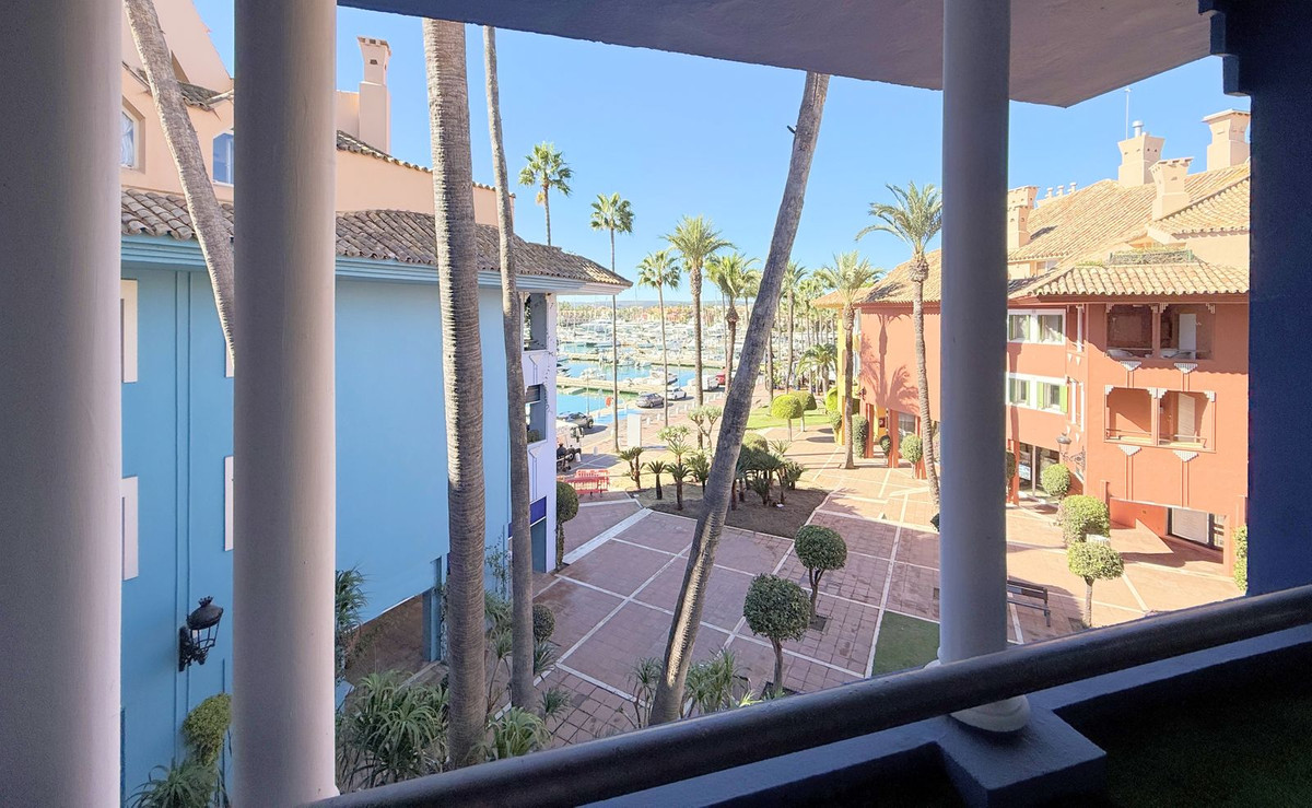 Te koop Middle Floor Apartment Costa Del Sol San Roque € 375.000,-