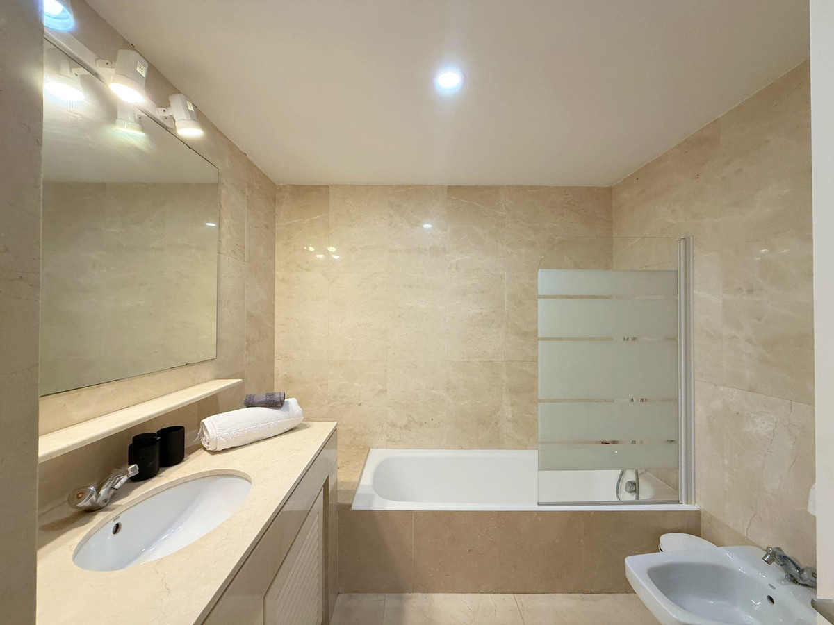 Te koop Middle Floor Apartment Costa Del Sol San Roque € 375.000,-