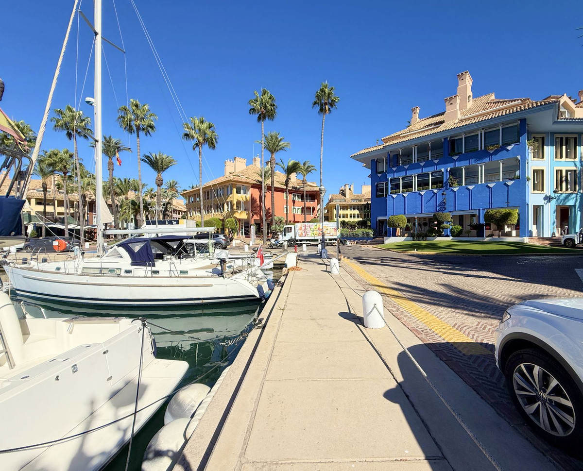 Te koop Middle Floor Apartment Costa Del Sol San Roque € 375.000,-