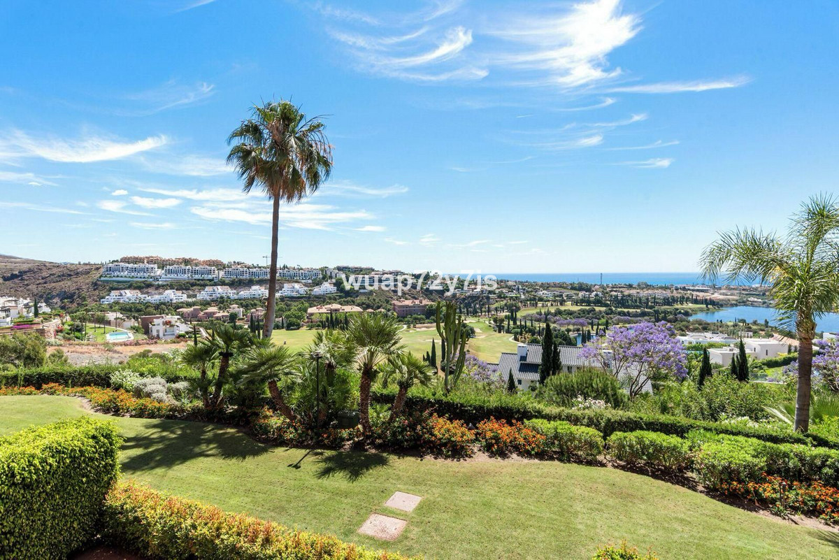 Te koop Middle Floor Apartment Costa Del Sol Los Flamingos € 580.000,-