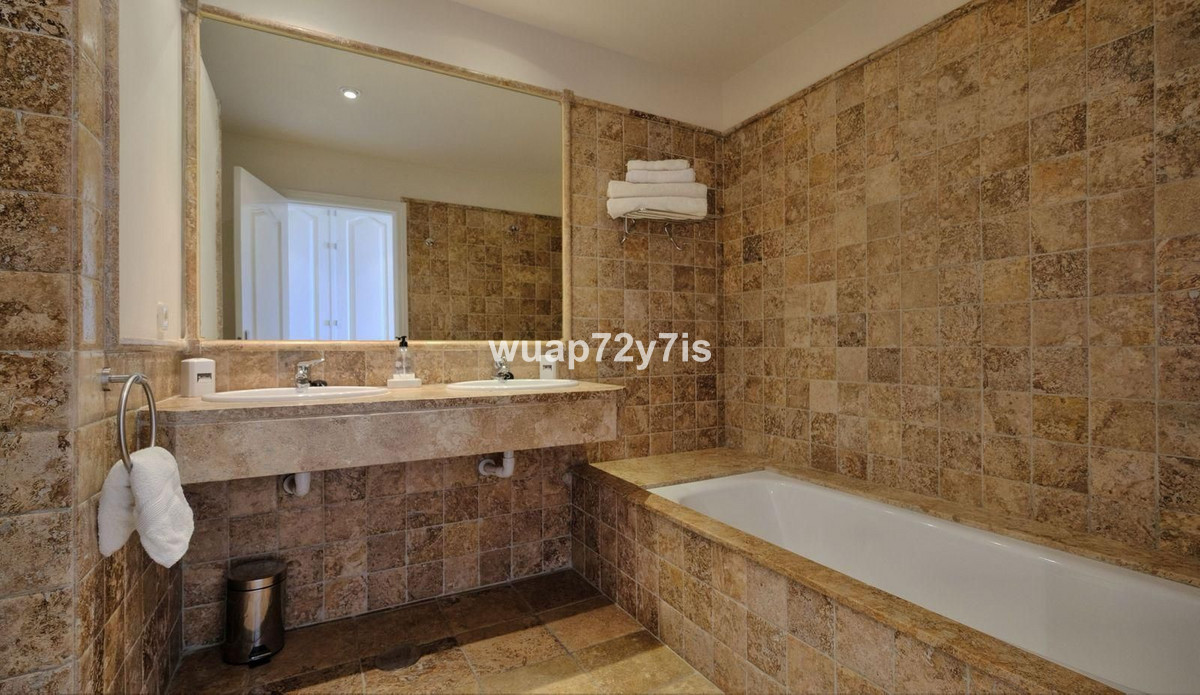 Te koop Middle Floor Apartment Costa Del Sol Los Flamingos € 580.000,-