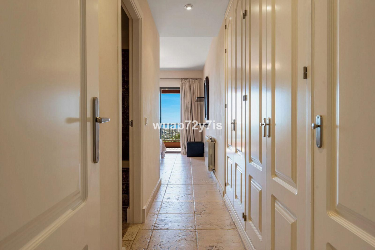 Te koop Middle Floor Apartment Costa Del Sol Los Flamingos € 580.000,-