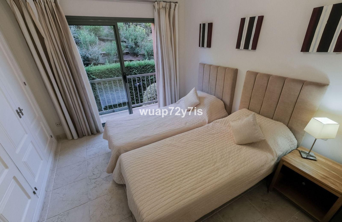 Te koop Middle Floor Apartment Costa Del Sol Los Flamingos € 580.000,-