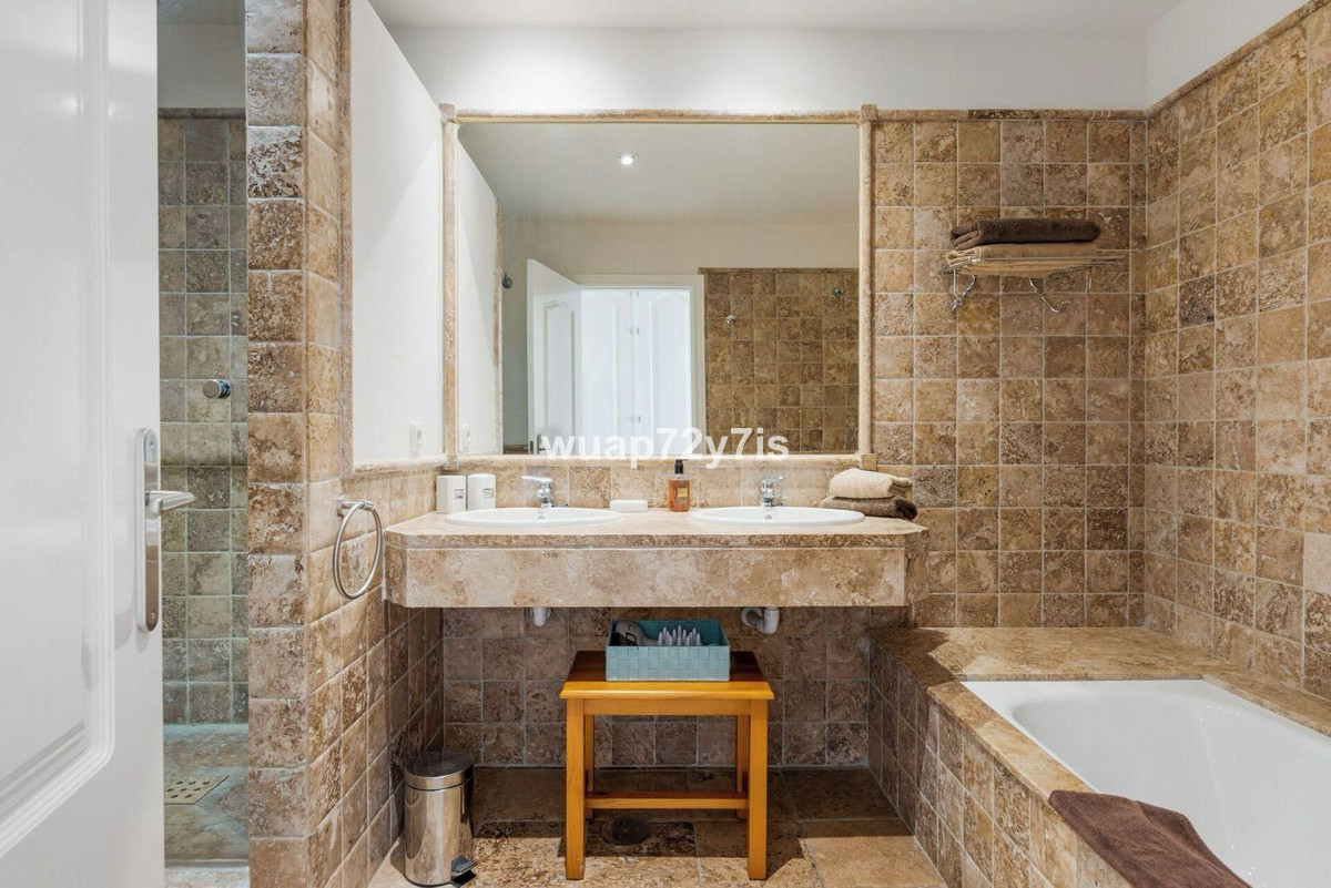 Te koop Middle Floor Apartment Costa Del Sol Los Flamingos € 580.000,-