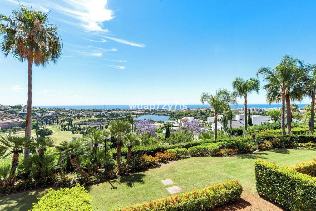 Te koop Middle Floor Apartment Costa Del Sol Los Flamingos € 580.000,-