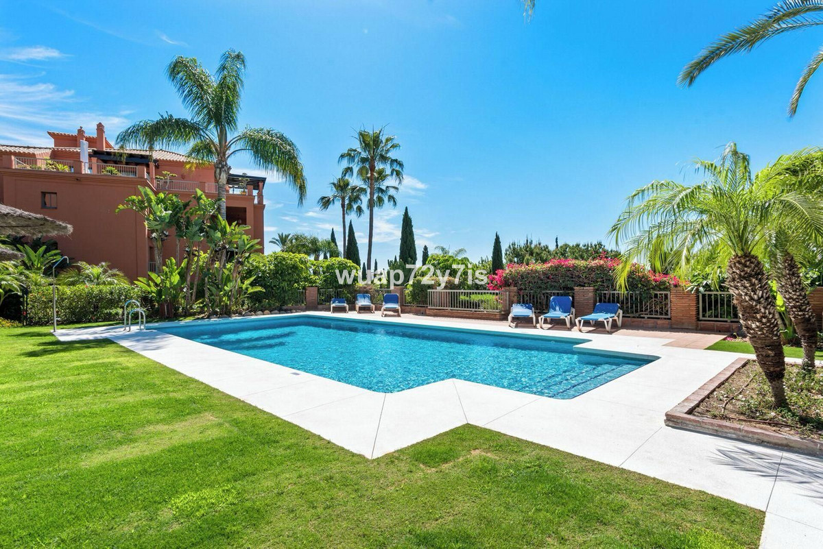 Te koop Middle Floor Apartment Costa Del Sol Los Flamingos € 580.000,-