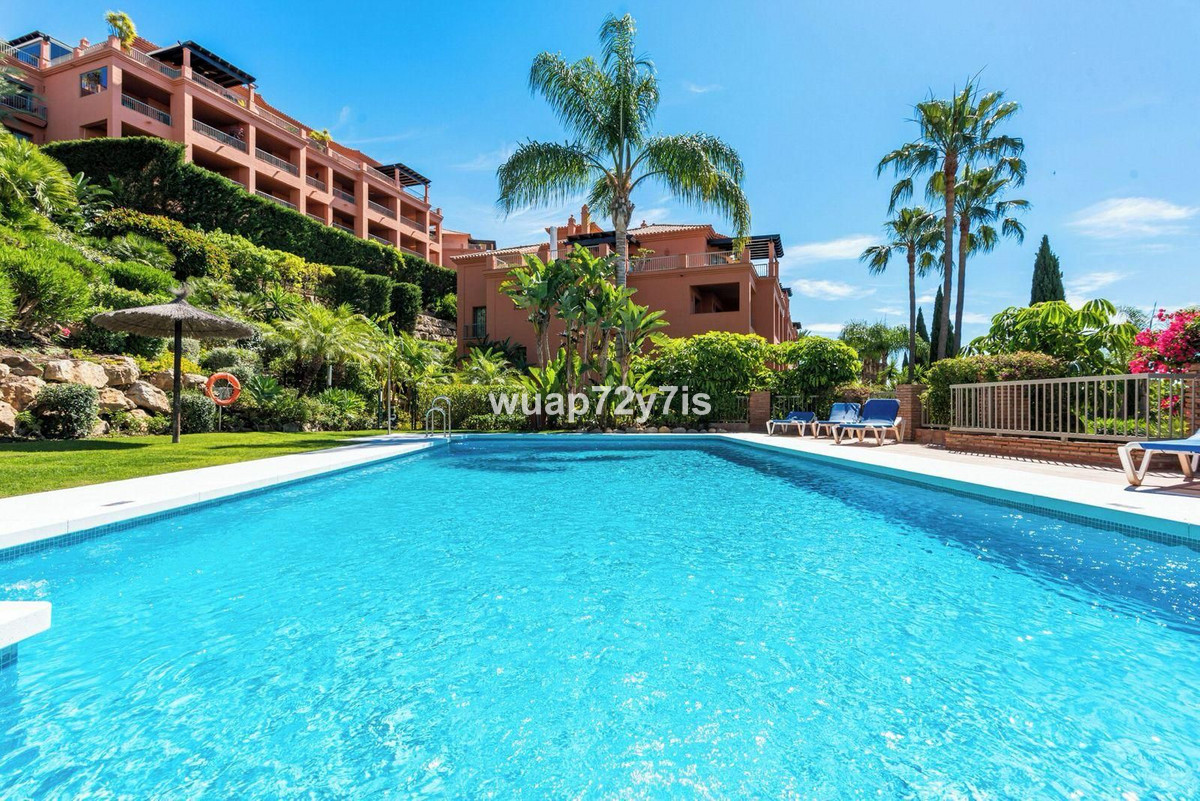 Te koop Middle Floor Apartment Costa Del Sol Los Flamingos € 580.000,-