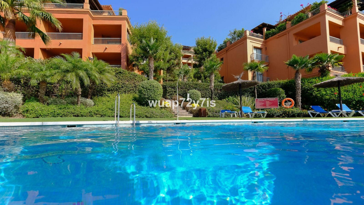 Te koop Middle Floor Apartment Costa Del Sol Los Flamingos € 580.000,-